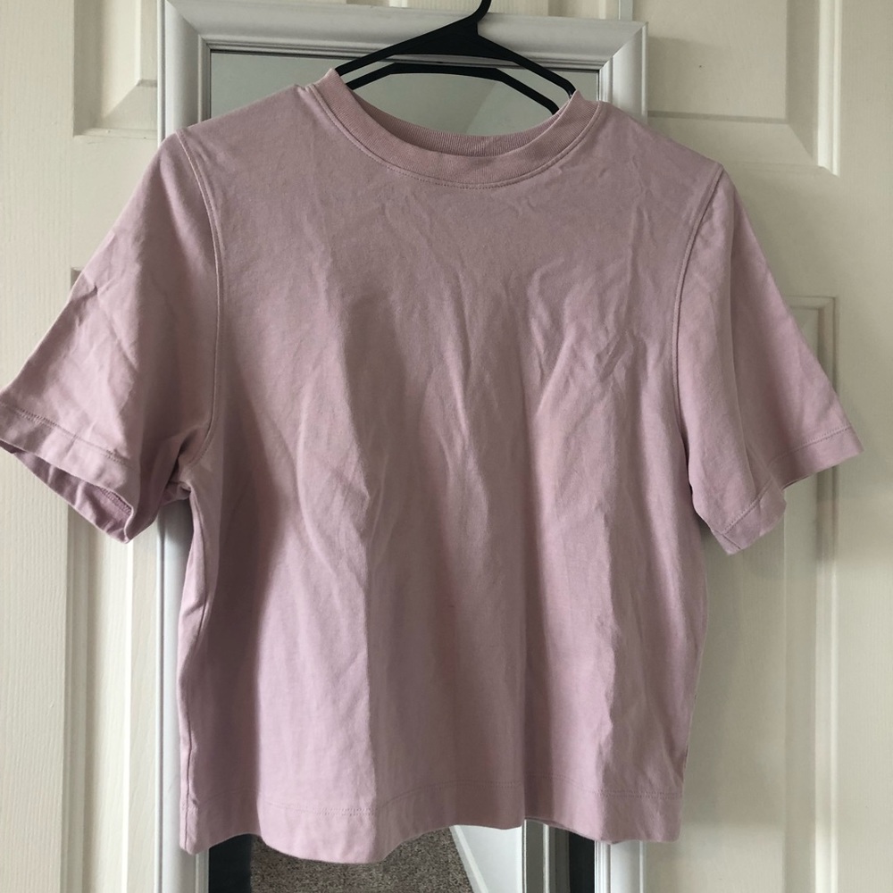 Uniqlo T-shirt- XS: WILL GET RID OF WRINKLES